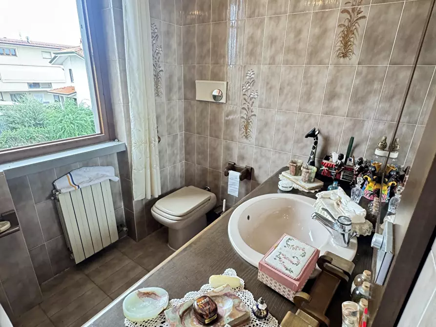 Immagine 47 di Casa indipendente in vendita  a Viareggio