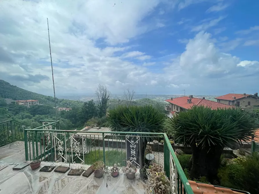 Immagine 37 di Porzione di casa in vendita  a Pietrasanta