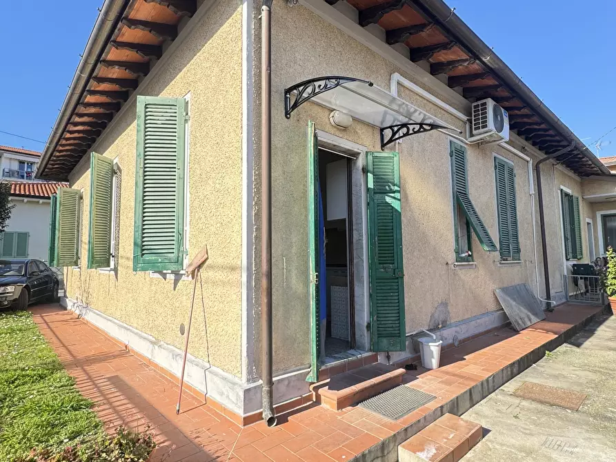 Immagine 6 di Porzione di casa in vendita  a Pietrasanta