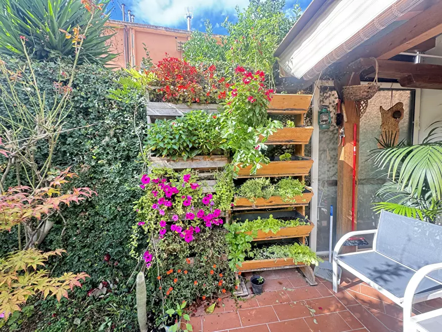 Immagine 5 di Porzione di casa in vendita  a Pietrasanta