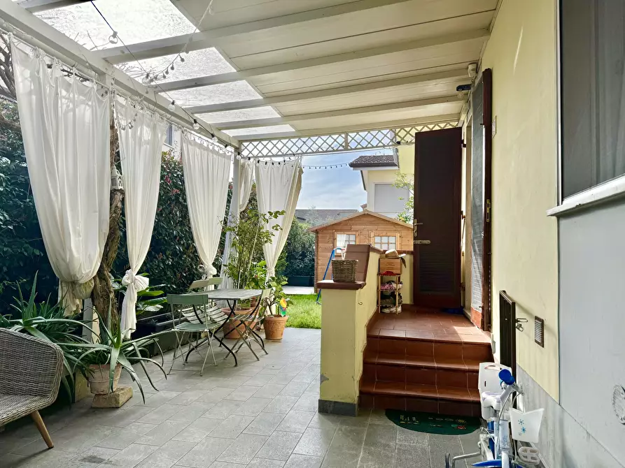 Immagine 2 di Quadrilocale in affitto  a Pietrasanta