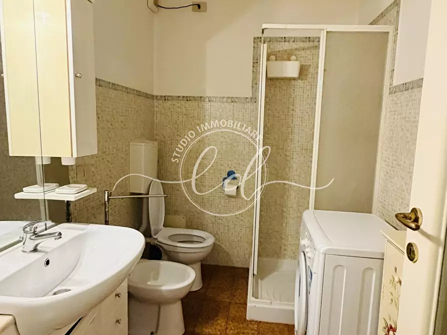 Immagine 17 di Trilocale in affitto  a Pietrasanta
