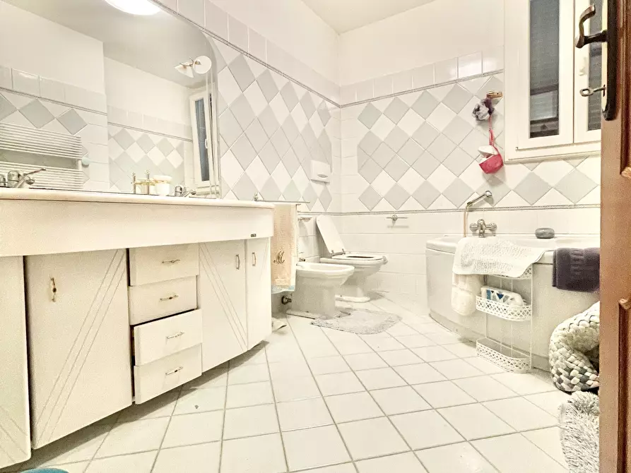 Immagine 33 di Quadrilocale in vendita  a Seravezza