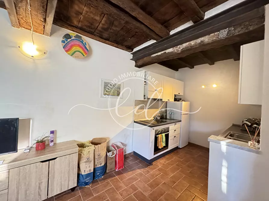 Immagine 11 di Porzione di casa in vendita  a Pietrasanta