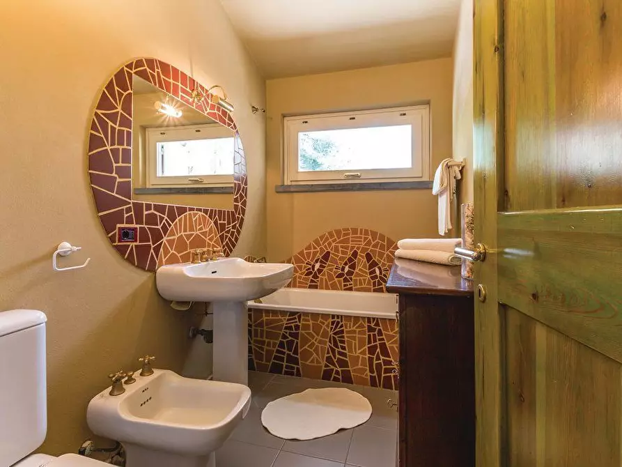 Immagine 48 di Casa indipendente in vendita  a Camaiore