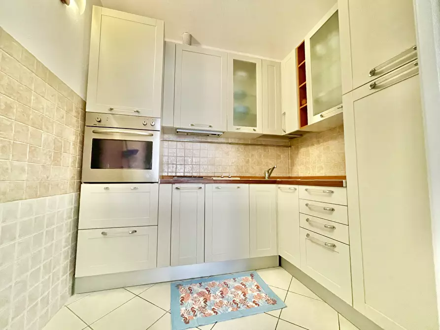 Immagine 11 di Trilocale in affitto  a Pietrasanta