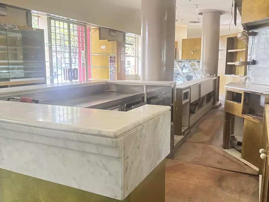 Immagine 1 di Bar / Ristorante in affitto  a Pietrasanta