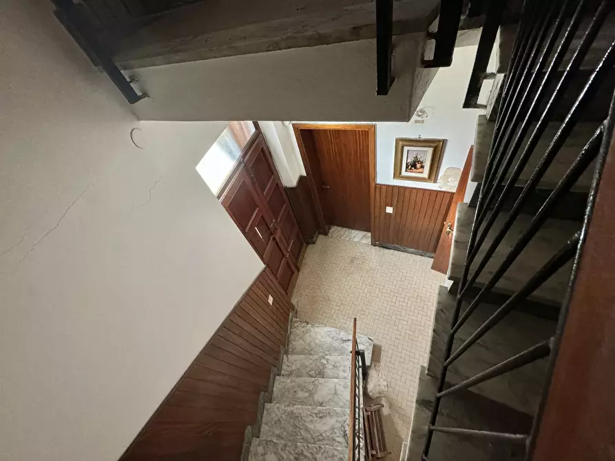Immagine 5 di Porzione di casa in vendita  a Massa