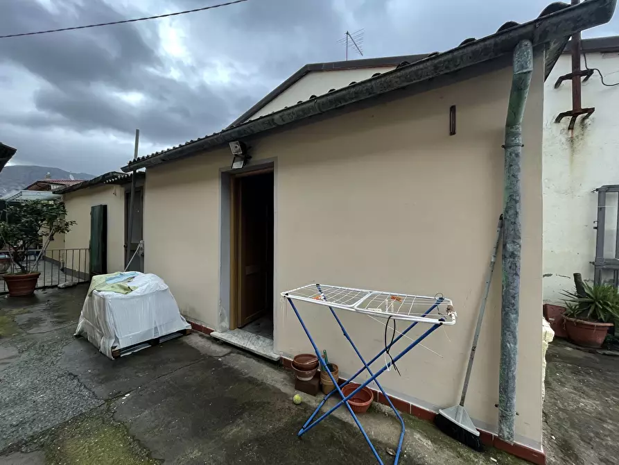 Immagine 50 di Porzione di casa in vendita  a Pietrasanta
