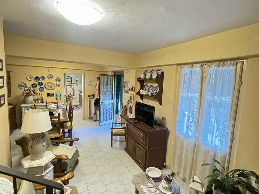 Immagine 19 di Porzione di casa in vendita  a Massa