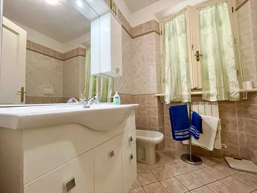 Immagine 9 di Porzione di casa in vendita  a Seravezza