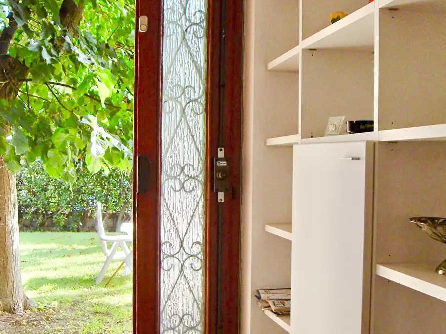 Immagine 2 di Bilocale in affitto  a Montignoso