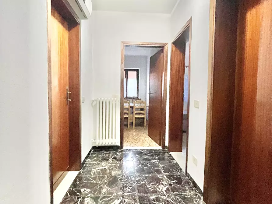 Immagine 13 di Trilocale in affitto  a Pietrasanta