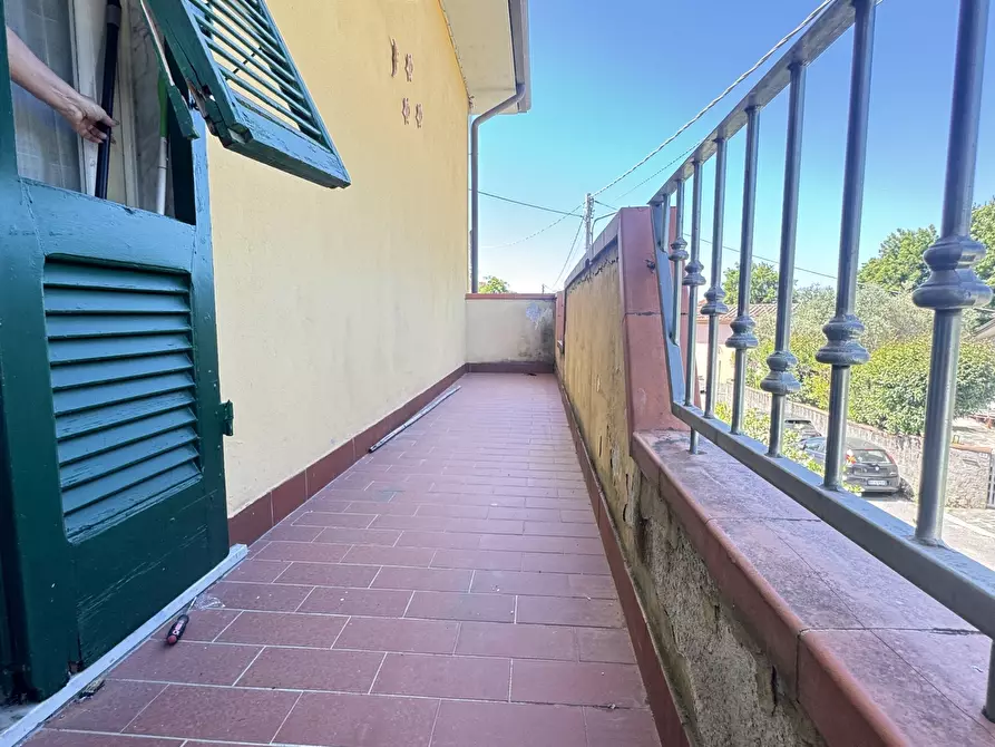 Immagine 48 di Porzione di casa in vendita  a Massa