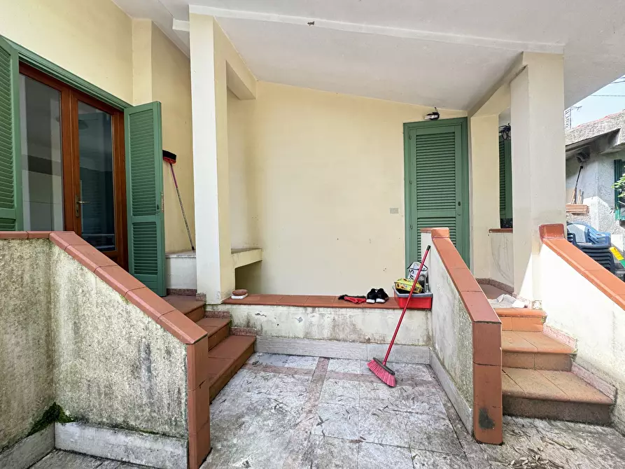 Immagine 7 di Porzione di casa in vendita  a Pietrasanta
