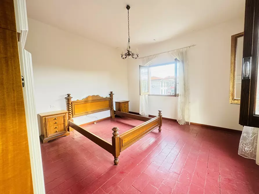 Immagine 25 di Porzione di casa in vendita  a Seravezza