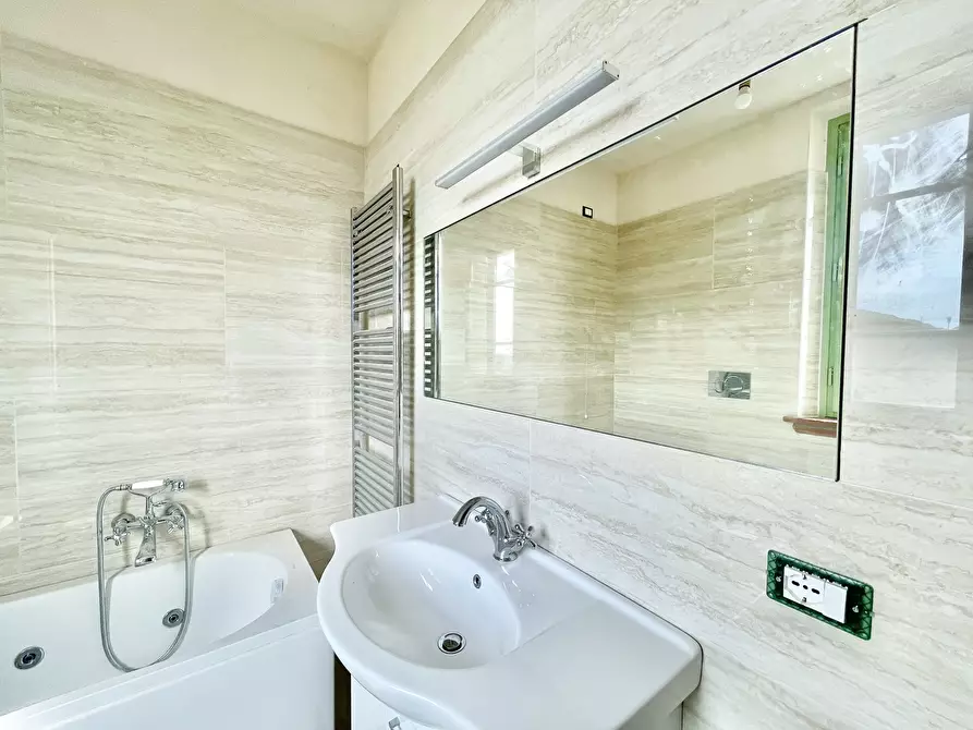 Immagine 25 di Casa indipendente in vendita  a Pietrasanta