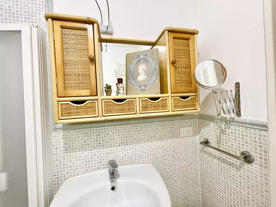 Immagine 16 di Trilocale in affitto  a Pietrasanta