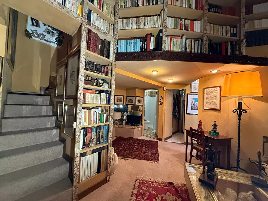 Immagine 49 di Pentalocale in vendita  in Via Salaria 126 a Roma