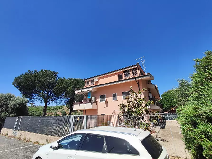Immagine 1 di Trilocale in vendita  in Via Gaetano Donizetti 50 a Guidonia Montecelio