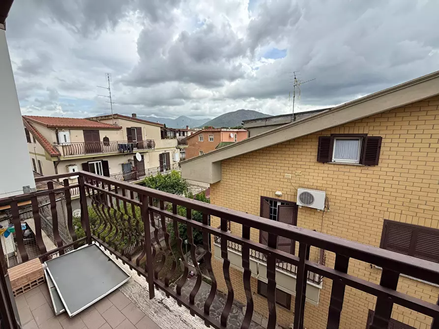 Immagine 3 di Trilocale in vendita  in Via Luigi Settembrini 31 a Guidonia Montecelio