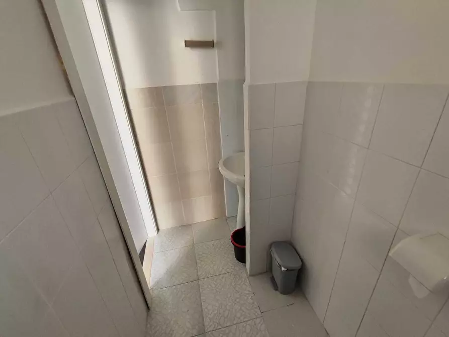Immagine 26 di Attività commerciale in vendita  in Via Fratelli Bandiera a Guidonia Montecelio