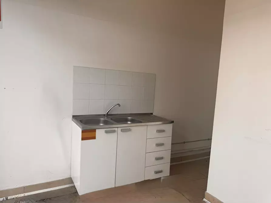 Immagine 10 di Locale commerciale in affitto  in via sinibaldo vellei a Ascoli Piceno