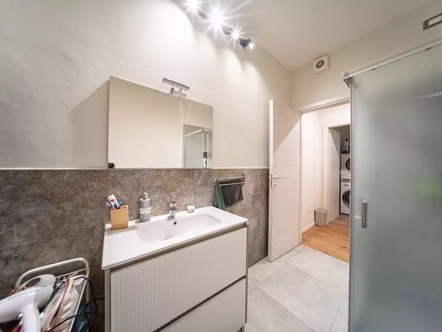 Immagine 26 di Pentalocale in vendita  in borgo basini 3 a Parma