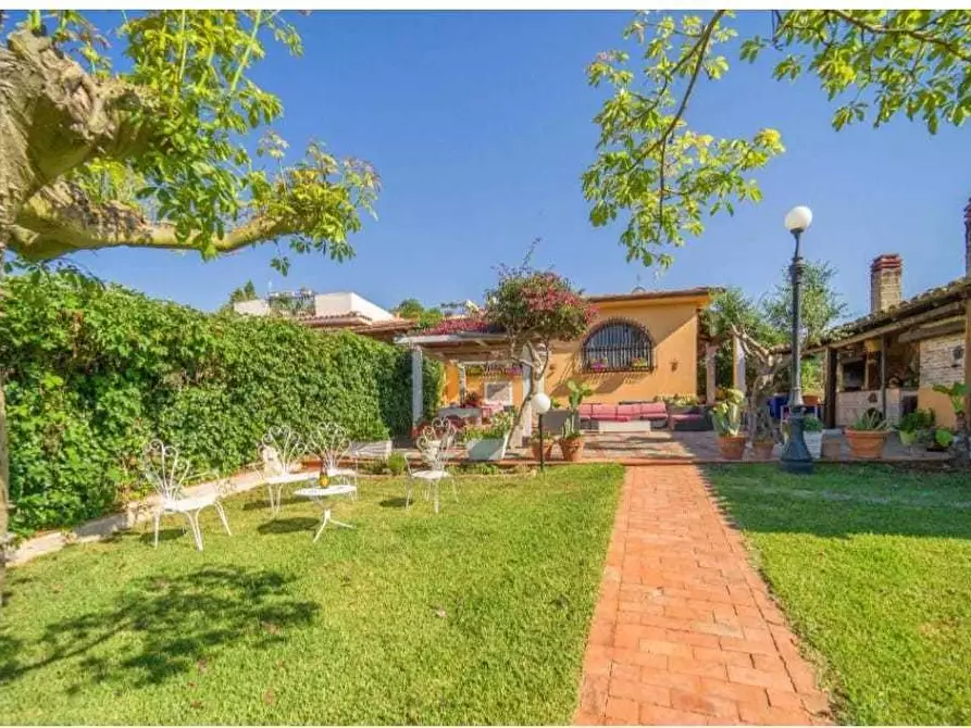 Immagine 2 di Villa in vendita  a Partinico