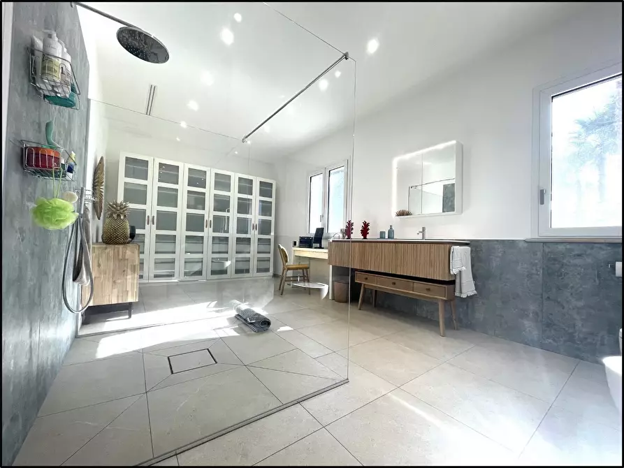 Immagine 23 di Villa in vendita  a Partinico