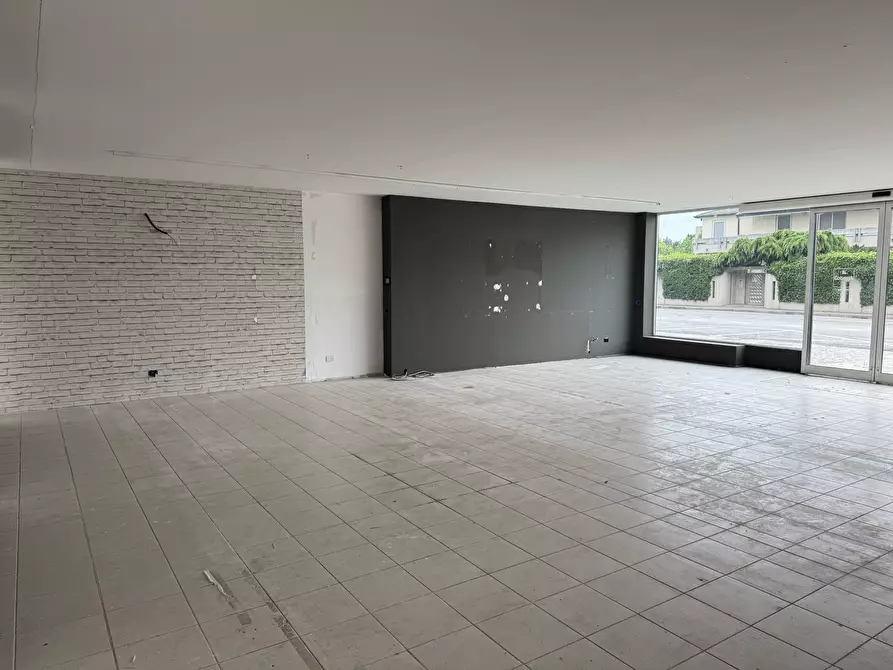 Immagine 13 di Locale commerciale in affitto  in via Codognino 12 a Cornegliano Laudense