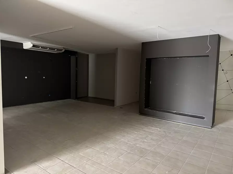 Immagine 16 di Locale commerciale in vendita  in Via Codognino 12 a Cornegliano Laudense