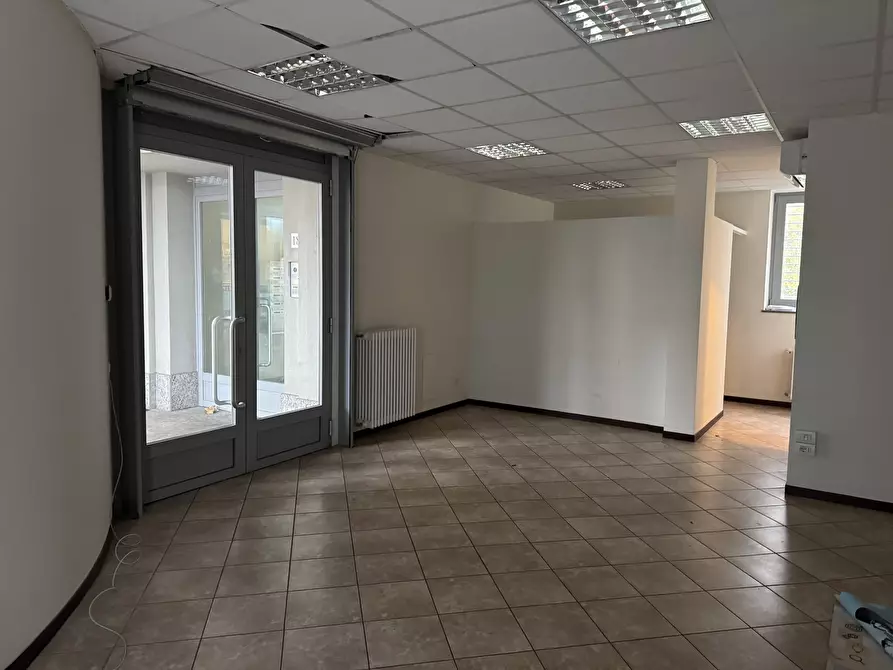 Immagine 11 di Locale commerciale in vendita  in Viale Pavia a Lodi