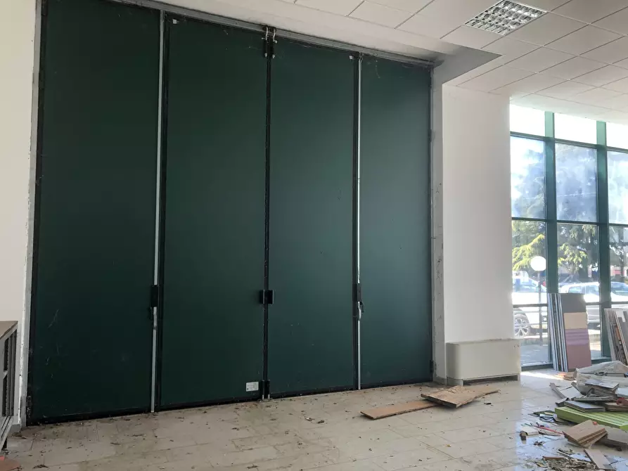 Immagine 11 di Laboratorio in vendita  in Corso Torino 116 a Vigevano