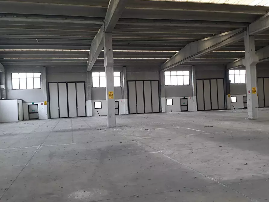 Immagine 9 di Capannone industriale in vendita  in SP193 2 a Maleo