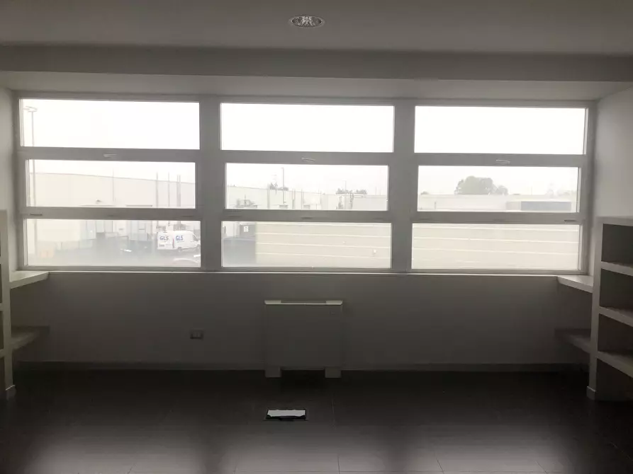 Immagine 16 di Ufficio in vendita  in Via Giovanni Paolo II 11 a Vigevano