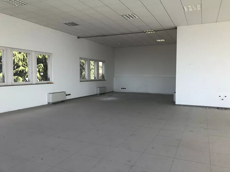 Immagine 2 di Laboratorio in vendita  in Corso Torino 116 a Vigevano