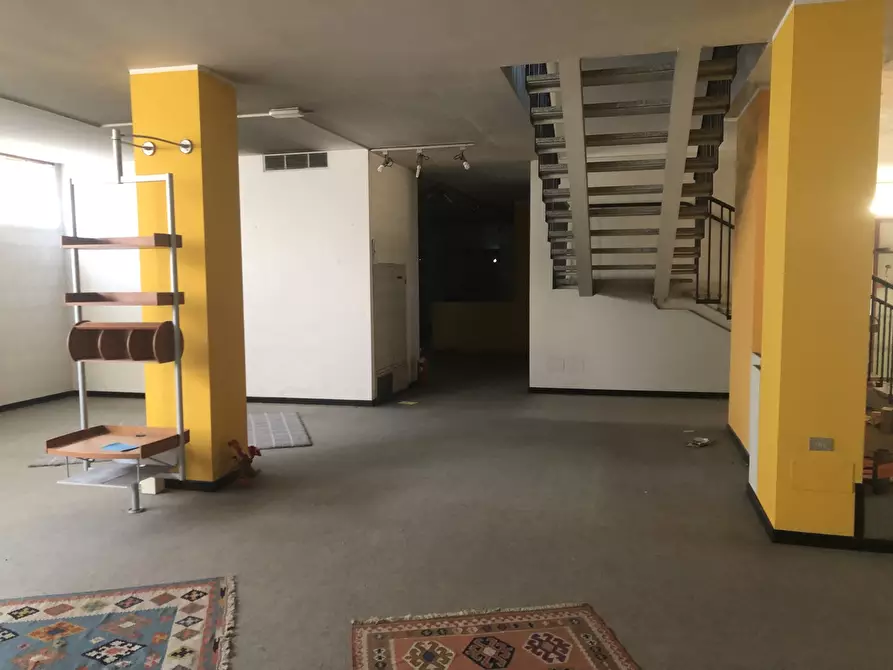 Immagine 12 di Magazzino in vendita  in Piazza XXV Aprile a Lodi
