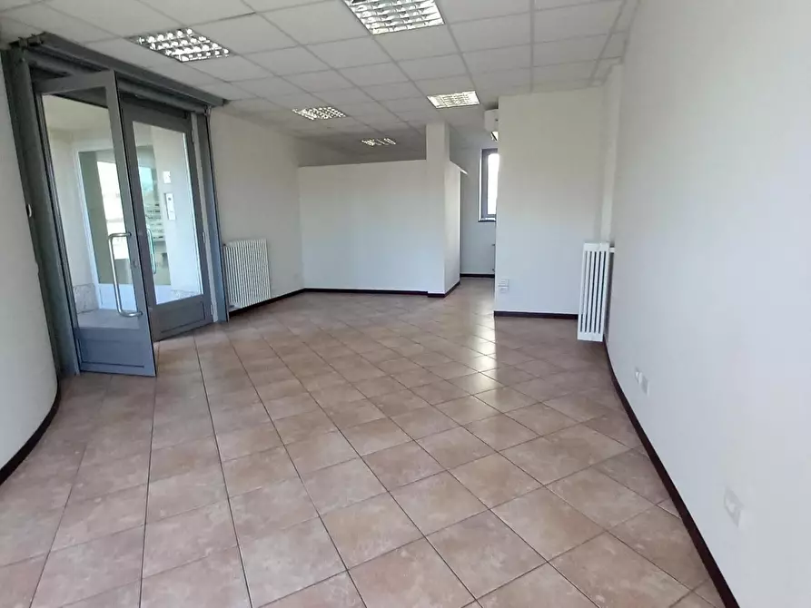 Immagine 5 di Locale commerciale in vendita  in Viale Pavia 18 a Lodi
