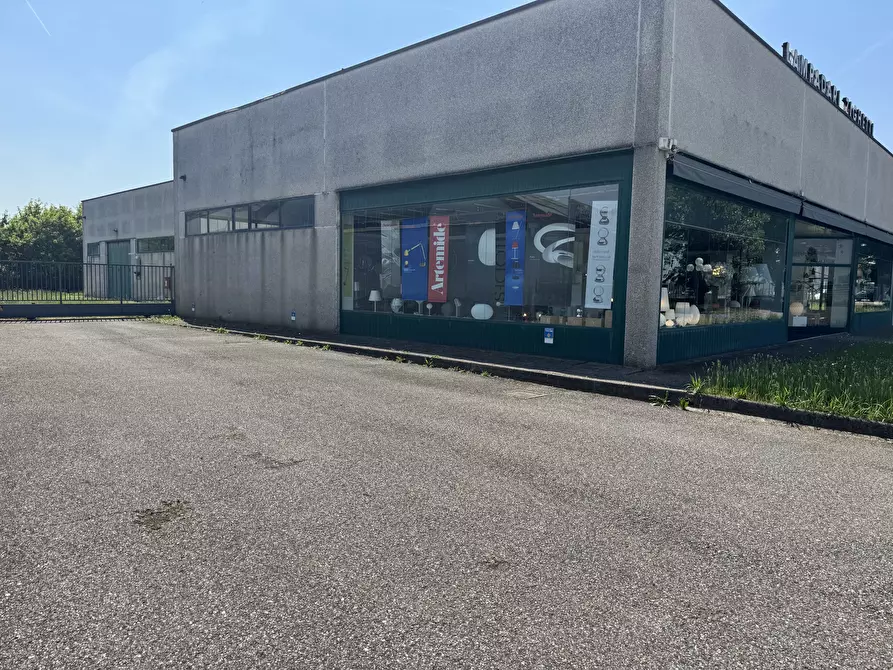 Immagine 19 di Showroom in affitto  in Via Codognino 46 a Cornegliano Laudense