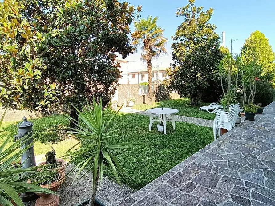 Immagine 3 di Porzione di casa in vendita  a San Martino Di Venezze