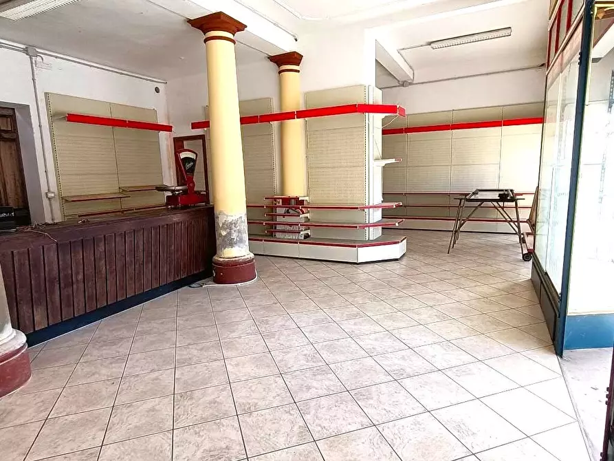 Immagine 4 di Locale commerciale in vendita  a Castelguglielmo