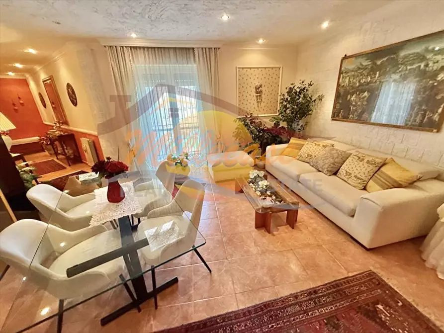 Immagine 25 di Pentalocale in vendita  in Via Filisto a Siracusa