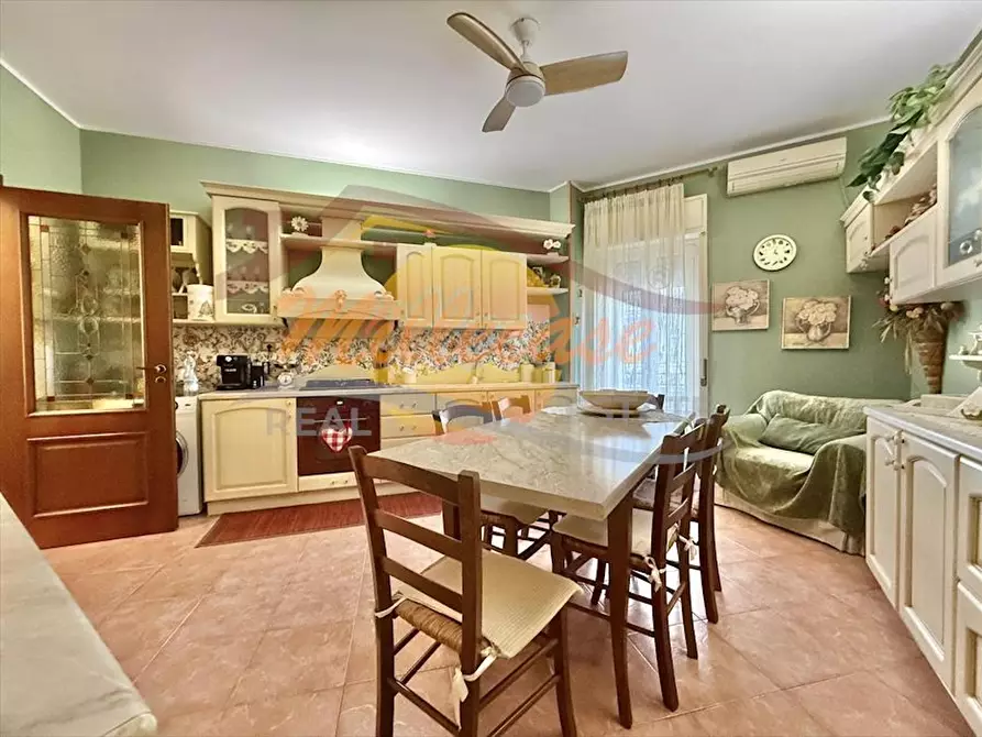 Immagine 12 di Pentalocale in vendita  in Via Filisto a Siracusa