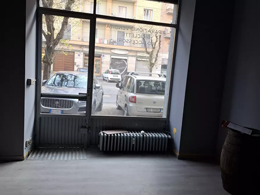 Immagine 3 di Locale commerciale in affitto  a Torino