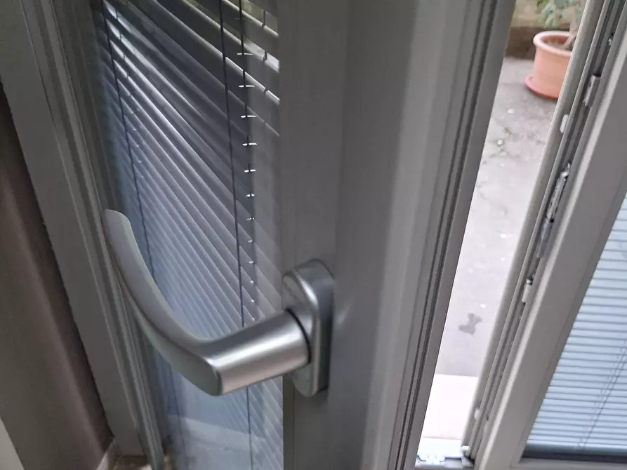 Immagine 34 di Locale commerciale in vendita  a Torino