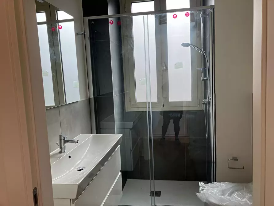 Immagine 14 di Bilocale in affitto  in VIA COSMO 6 a Torino