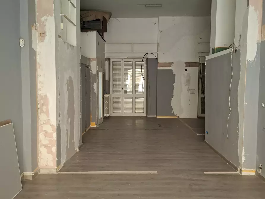 Immagine 7 di Locale commerciale in vendita  a Torino