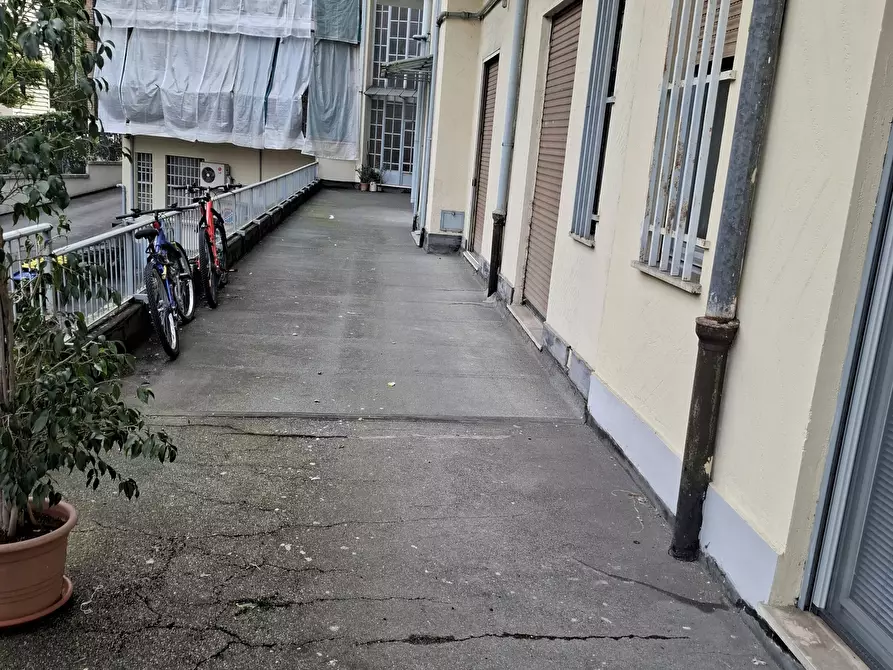 Immagine 37 di Locale commerciale in vendita  a Torino