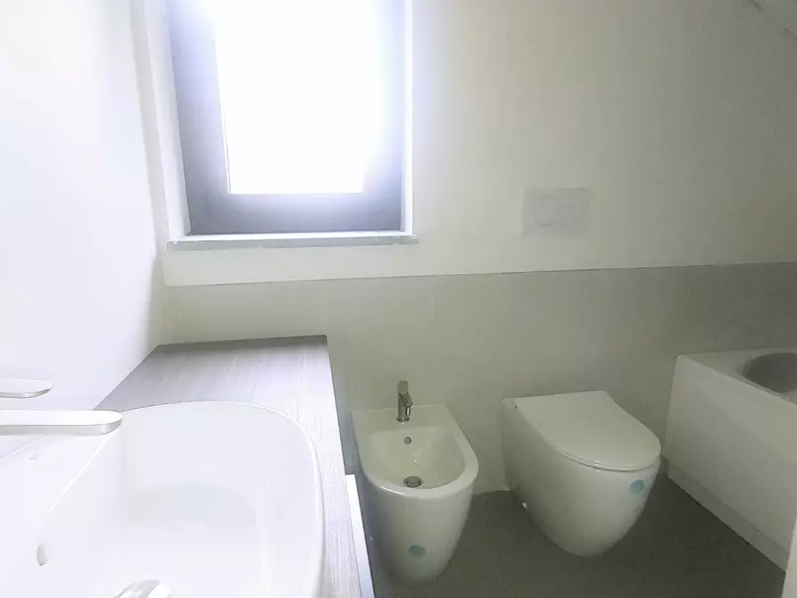 Immagine 10 di Casa indipendente in affitto  a Torino